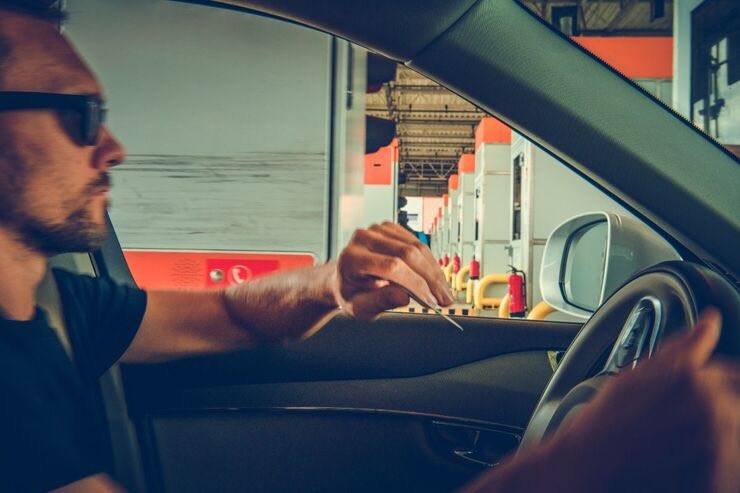 Al casello autostradale 