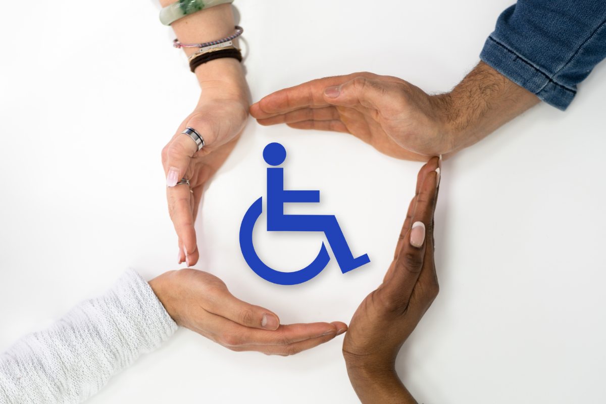 simbolo disabile e mani in cerchio