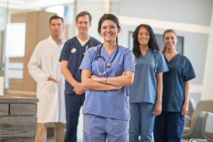Personale sanitario in divisa 