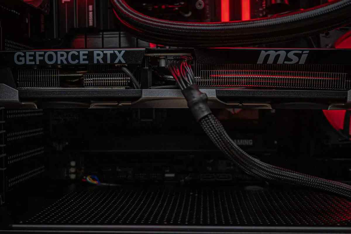 Scheda video AMD 9070 XT montata sul PC.