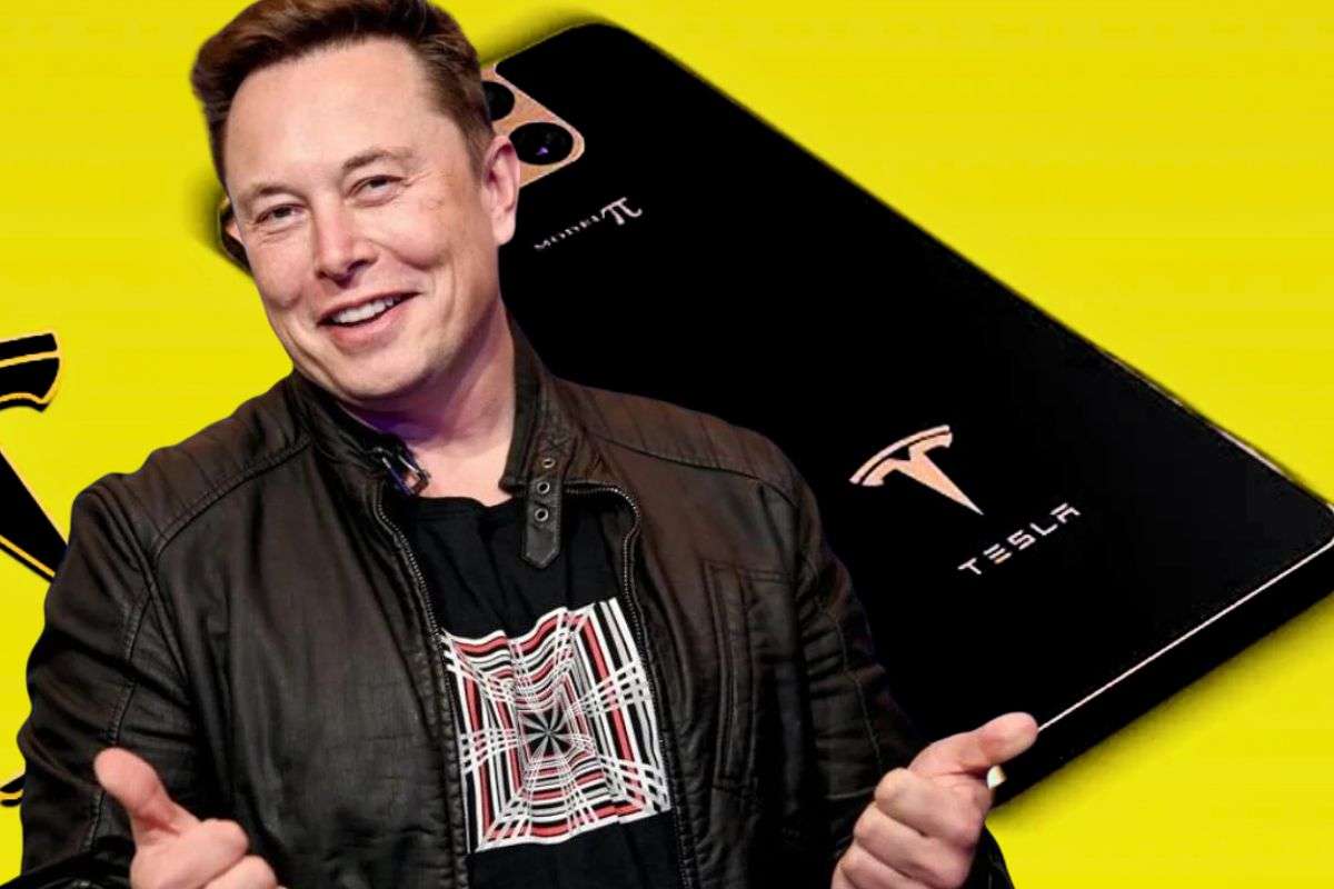 Elon Musk sorridente durante una presentazione