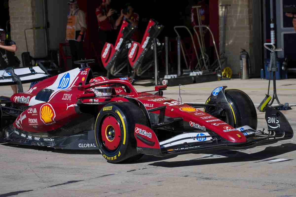 La Ferrari SF25 ai box