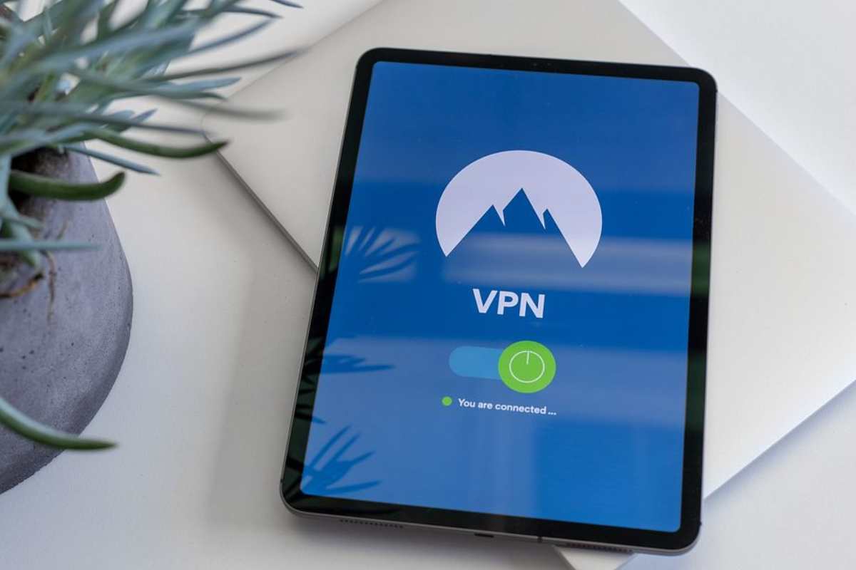 Tablet con il logo di NordVPN