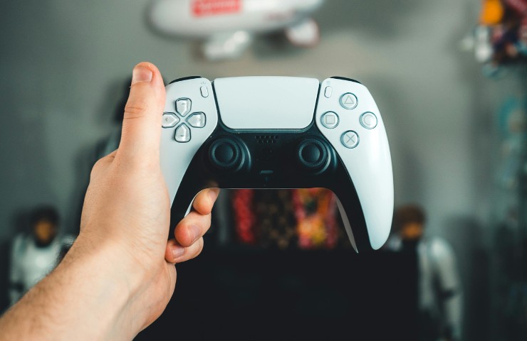 Un pad DualSense di PS5