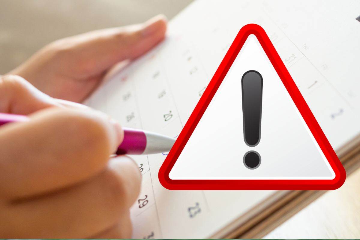 calendario e segnale di attenzione