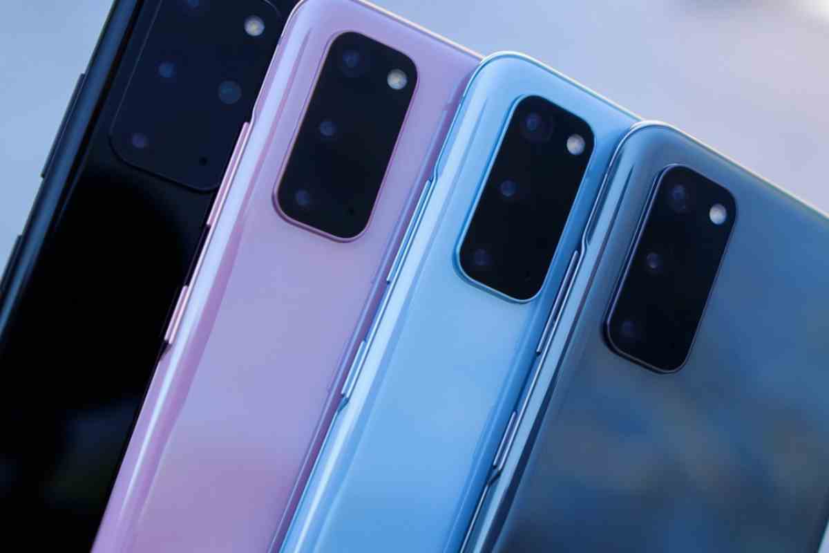 Smartphone di diversi colori