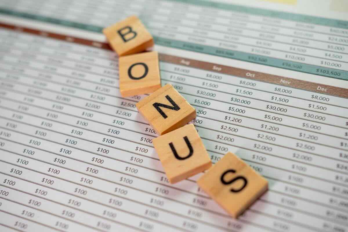 Scritta bonus, foglio con numeri