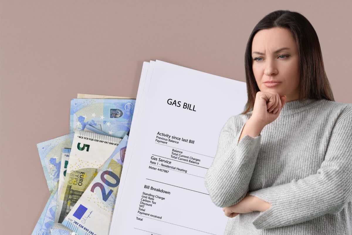 Bolletta gas, banconote euro, donna pensierosa