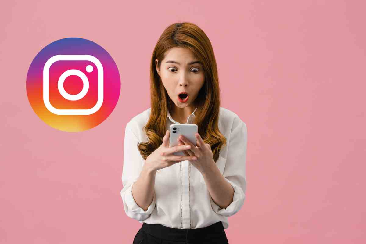 donna sorpresa con telefono e logo instagram