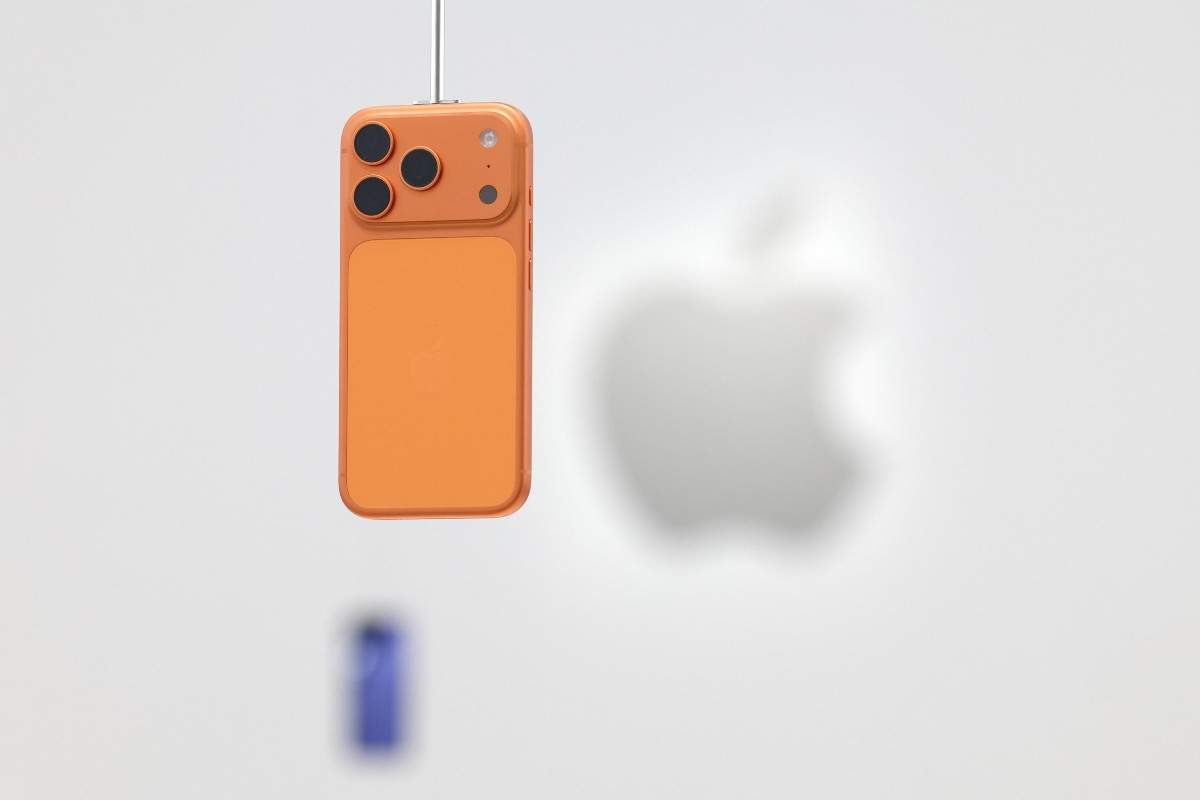 Un iPhone 17 Pro in esposizione