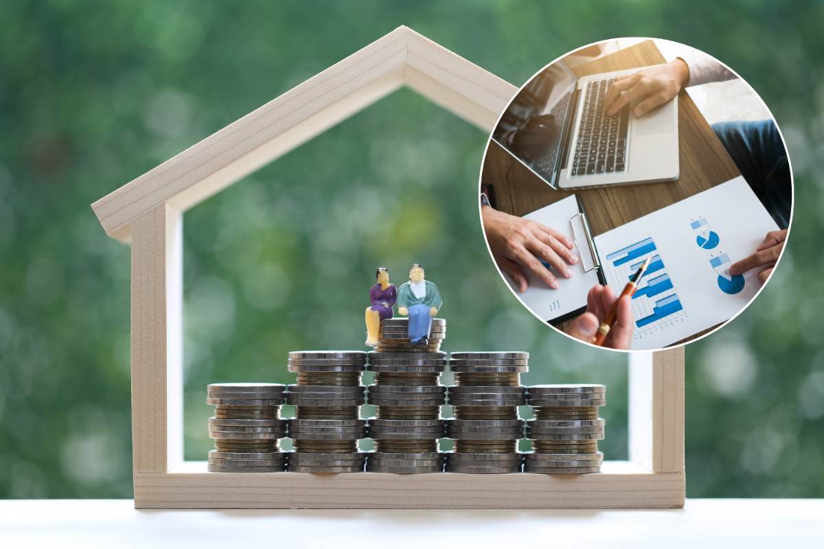 casa in miniatura e fogli di calcolo