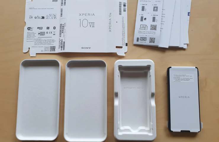 confezione del sony xperia 10 vii