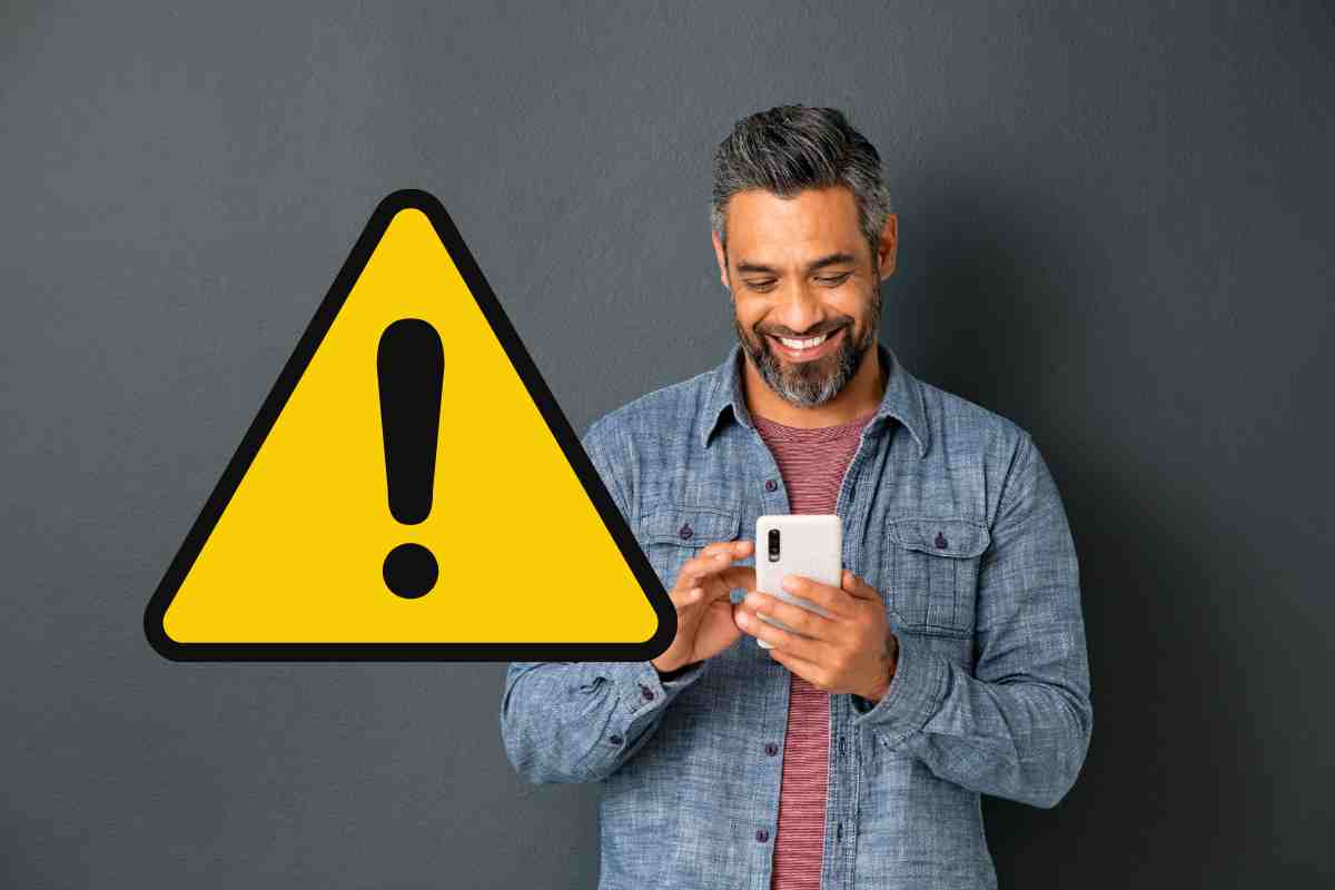 uomo con lo smartphone