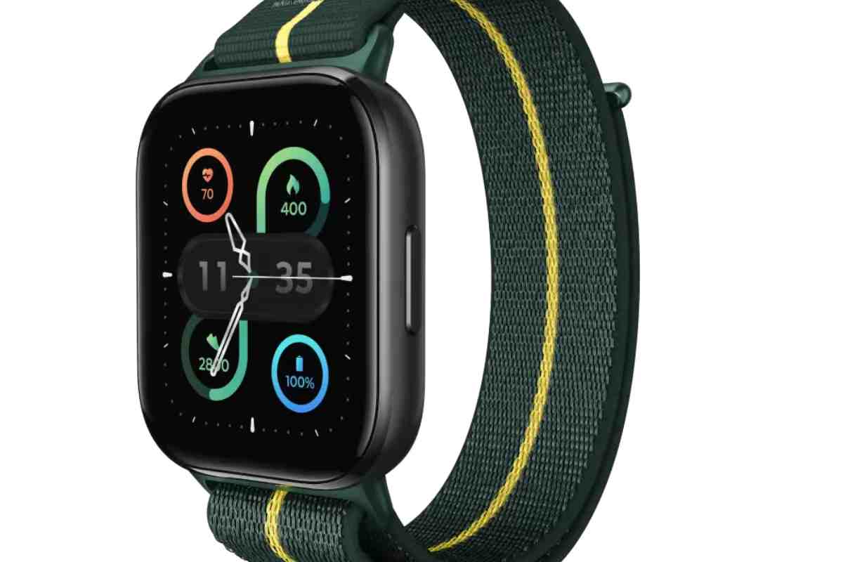 Motorola Moto Watch Fit con cinturino verde