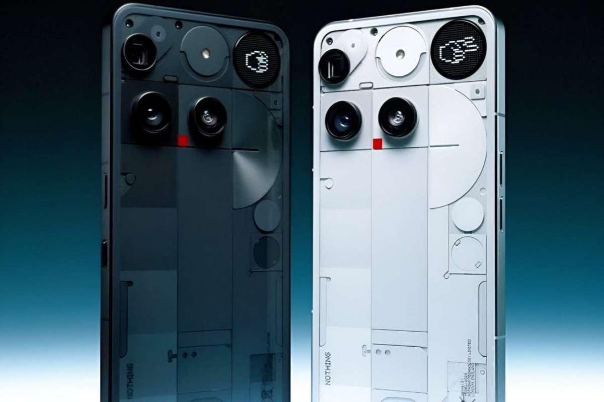 Due modelli in differenti colorazioni di Nothing Phone (3)