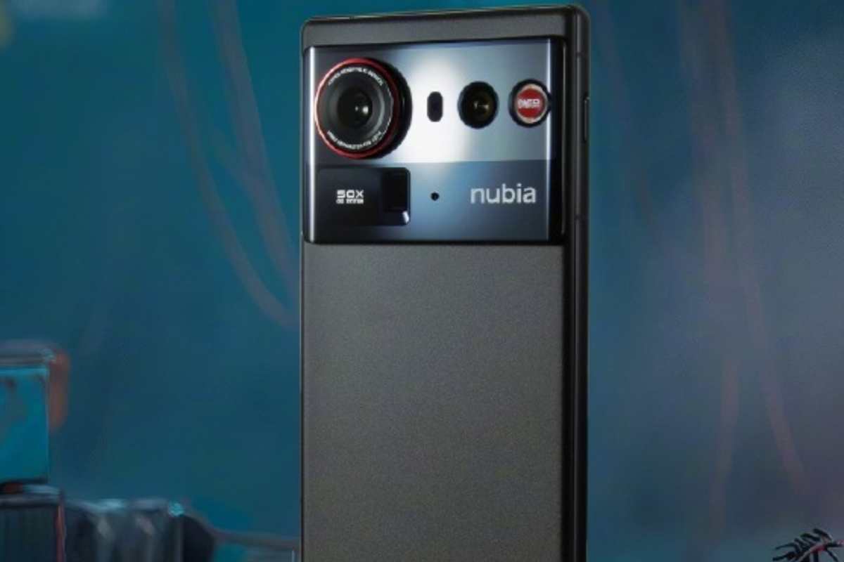 Dettaglio ravvicinato del Nubia Z80 Ultra in cover standard