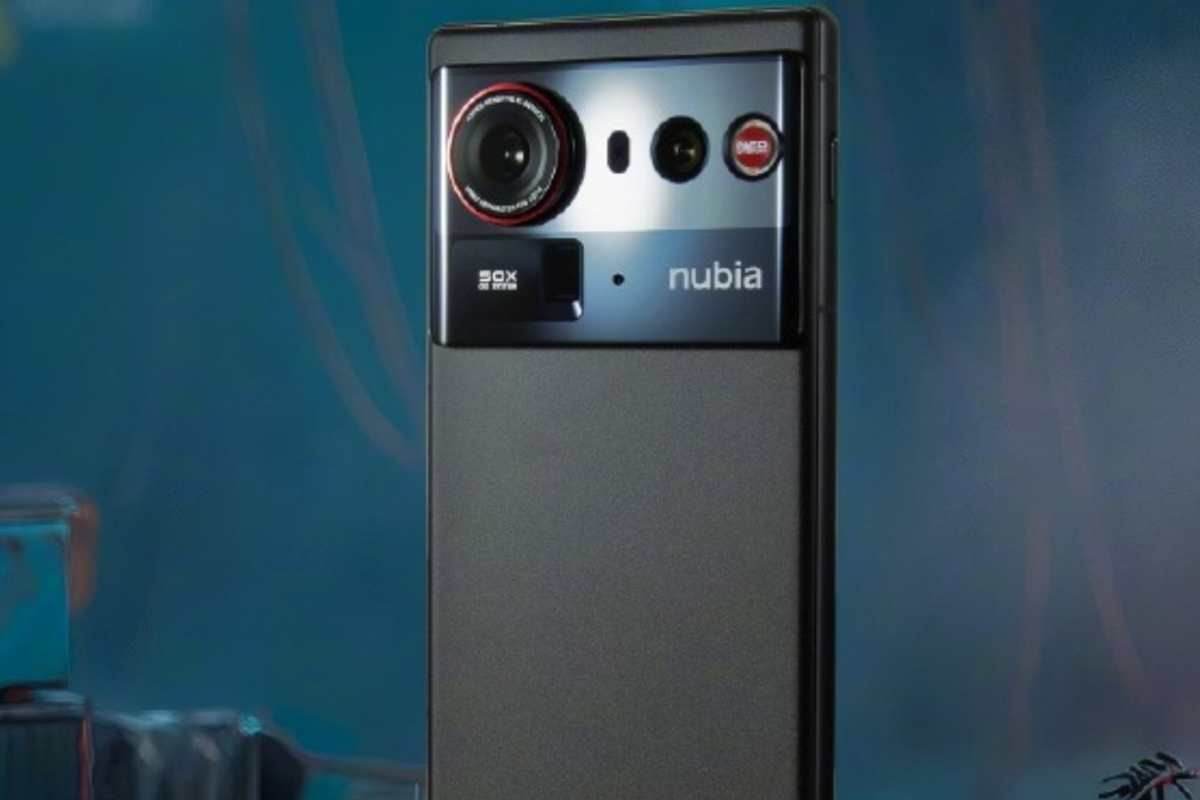 Pannello posteriore del Nubia Z80 Ultra con cover nera