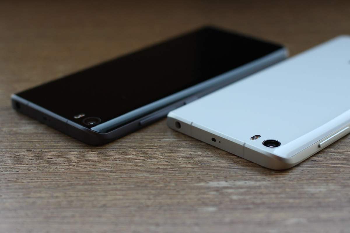 Smartphone, compratelo ora: nel 2026 prezzi doppi, il motivo