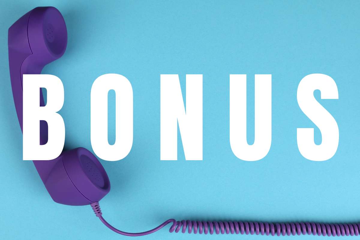 Scritta bonus bianca su sfondo azzurro con un telefono