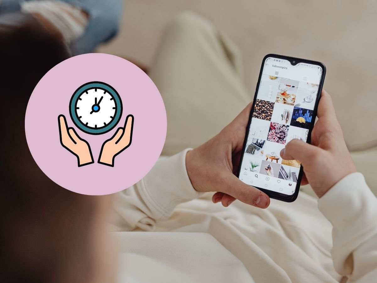 persona che usa Instagram con icona cronologia