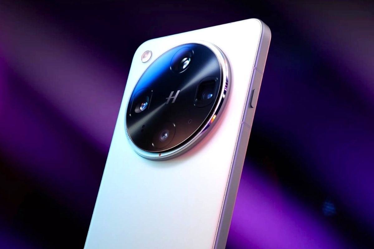 smartphone bianco oppo retro con fotocamere