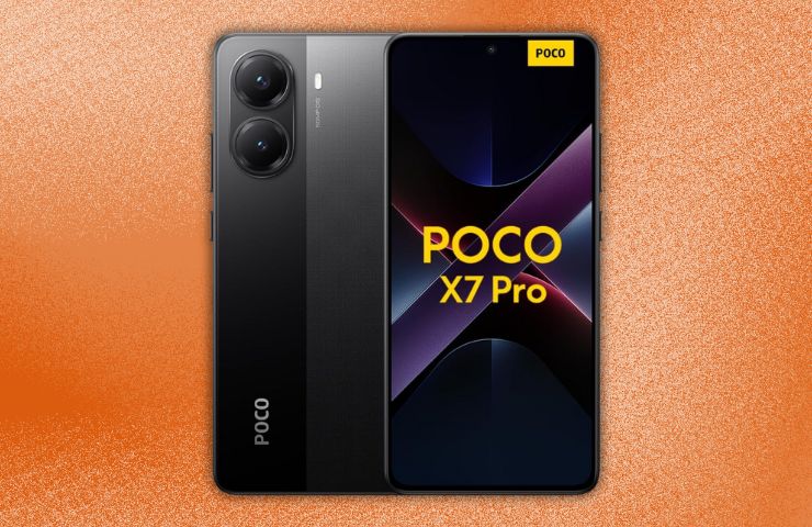 smartphone Poco X7 di Xiaomi fronte retro su sfondo arancione