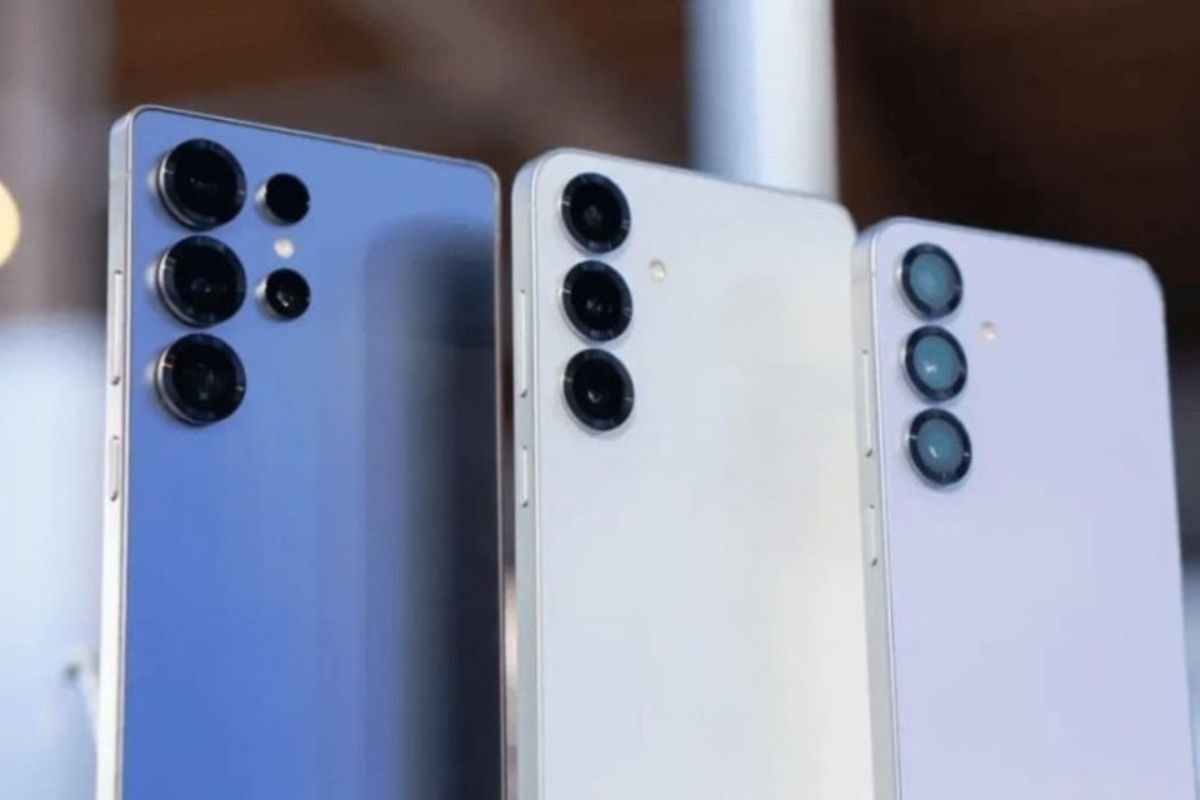 tre modelli di telefono samsung retro