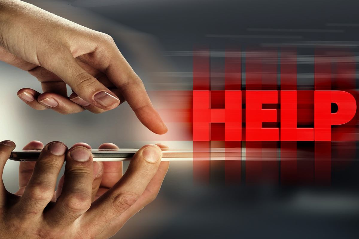 Scritta Help e smartphone