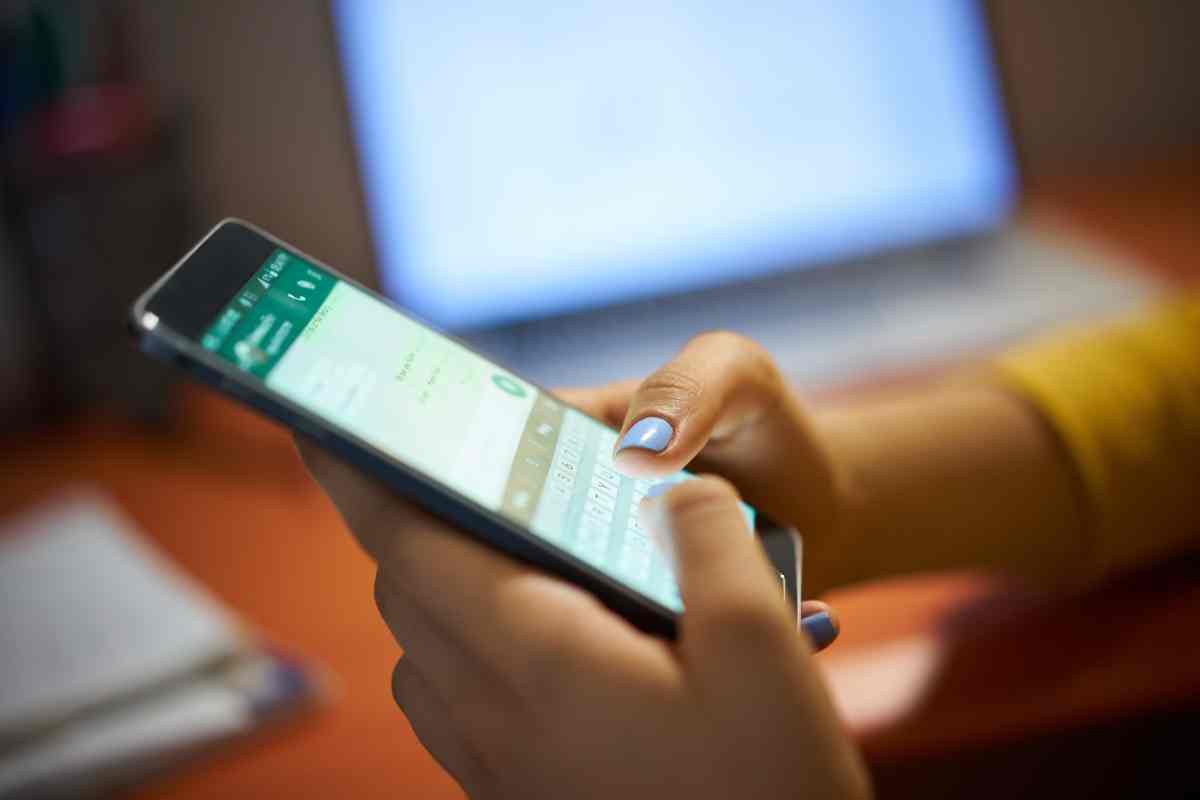 persona utilizza il cellulare